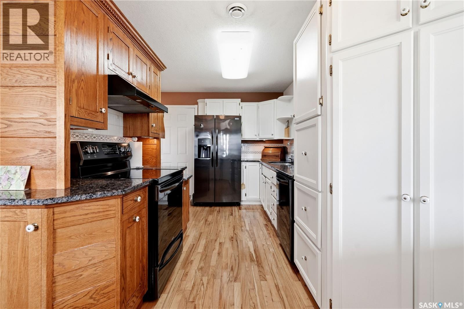 21 Pelican Street W Property Photo 12