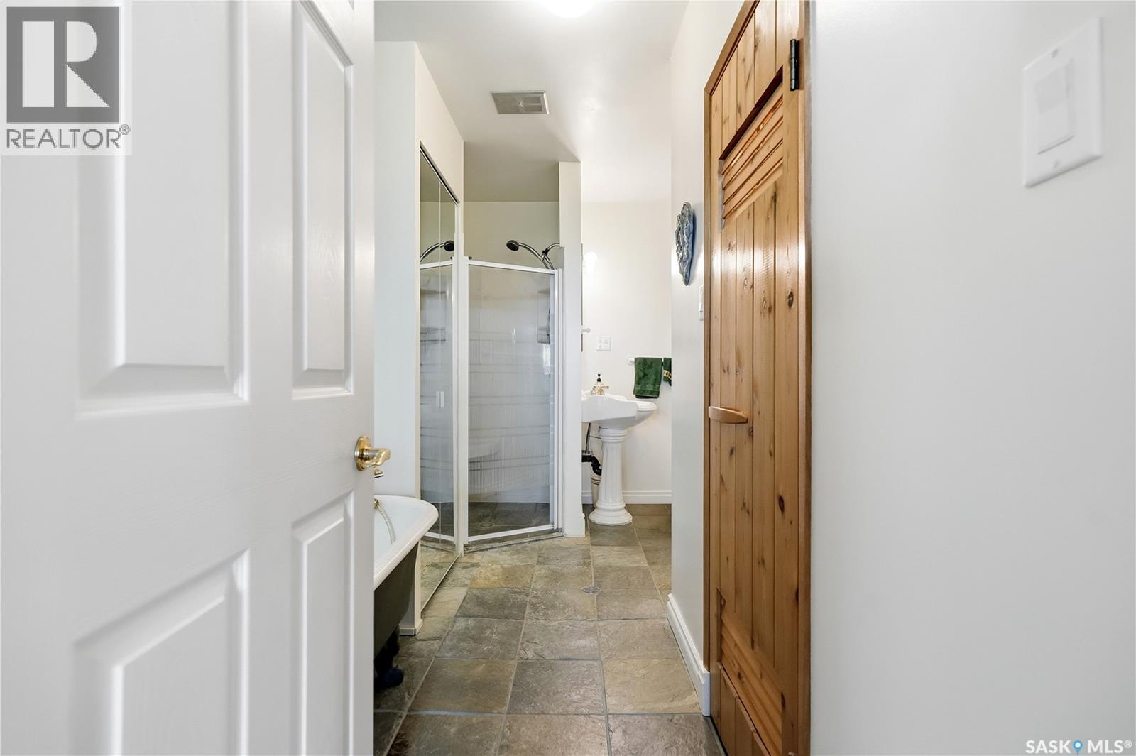 21 Pelican Street W Property Photo 25