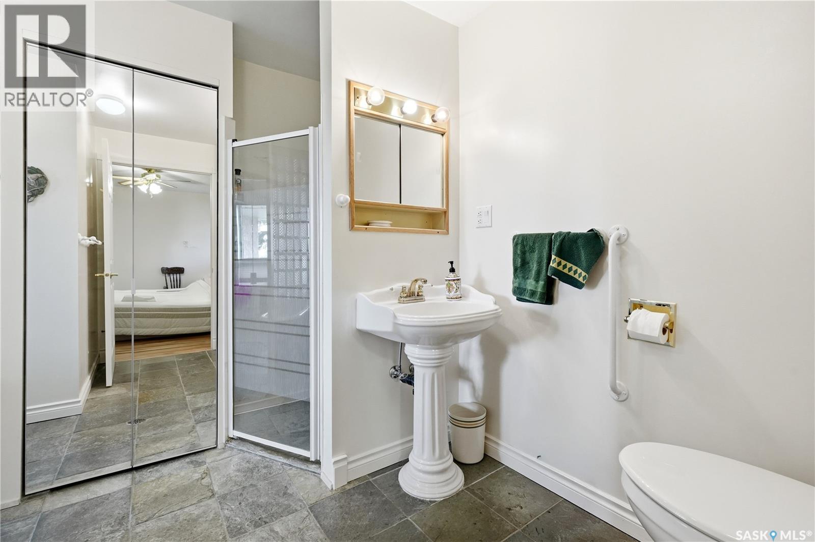 21 Pelican Street W Property Photo 26