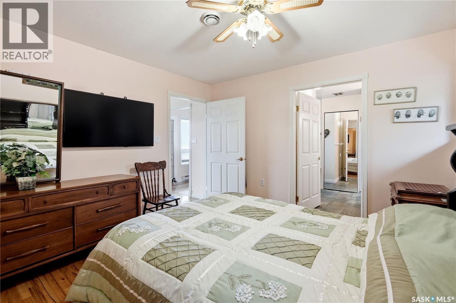 21 Pelican Street W Property Photo 29