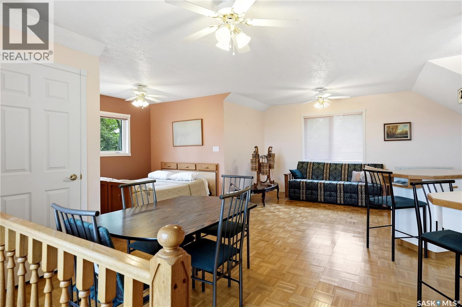 21 Pelican Street W Property Photo 36