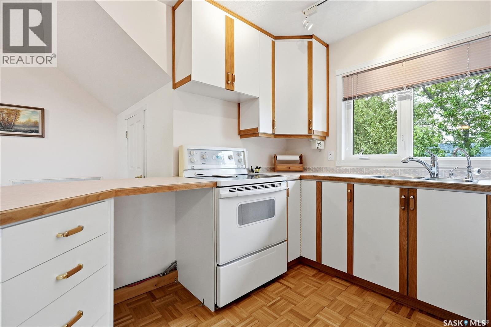 21 Pelican Street W Property Photo 39