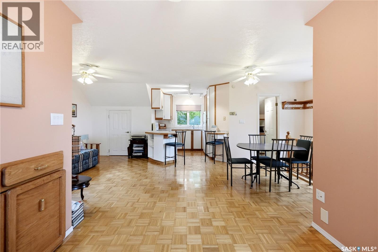 21 Pelican Street W Property Photo 44