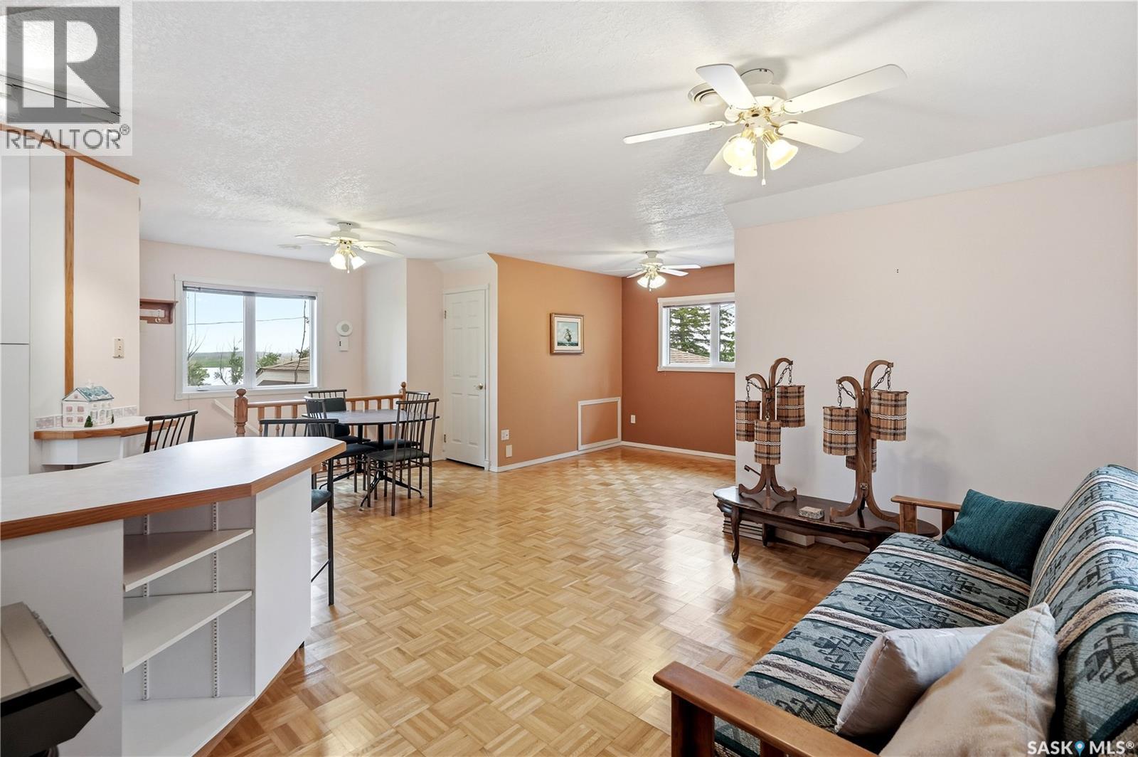 21 Pelican Street W Property Photo 45