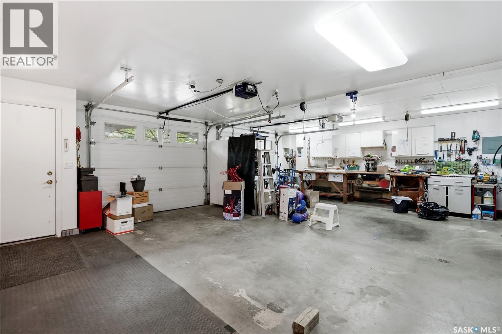 21 Pelican Street W Property Photo 48