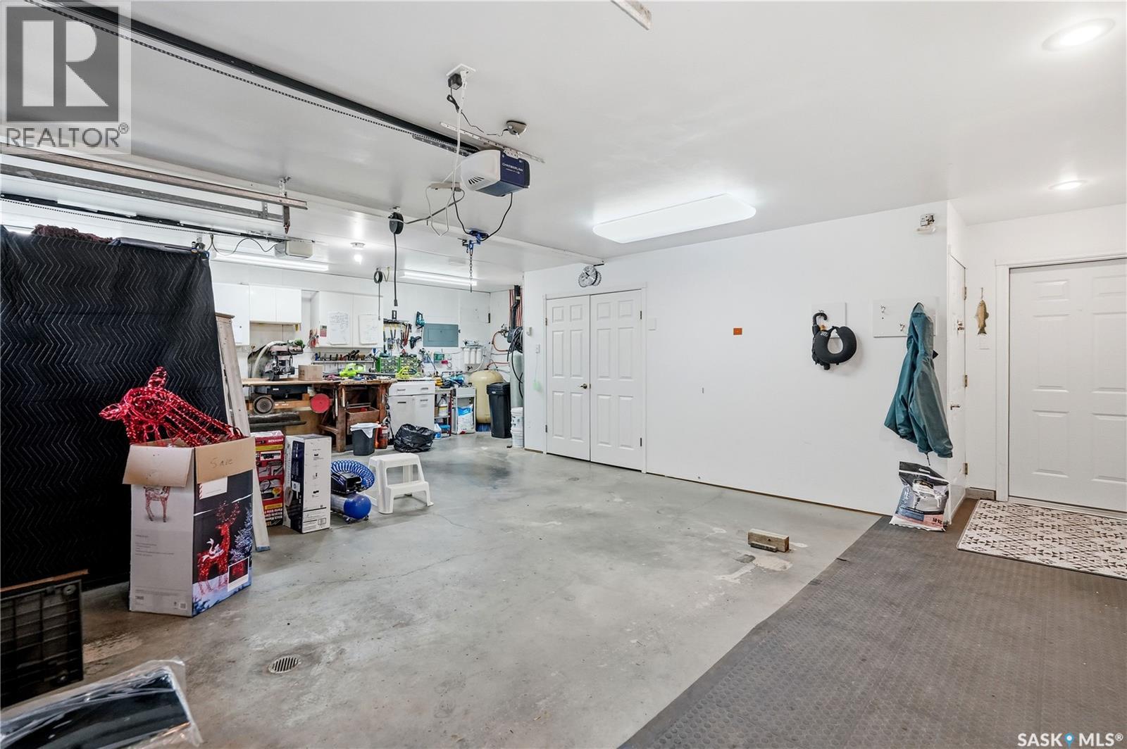 21 Pelican Street W Property Photo 51