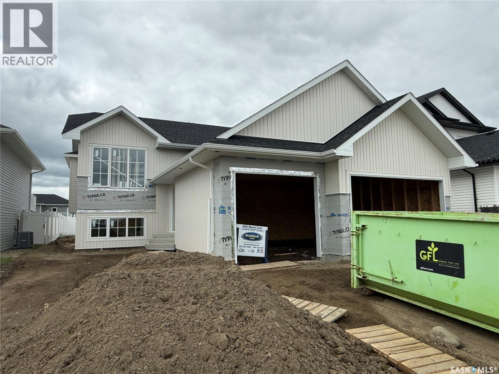 806 Woods Crescent Property Photo 1