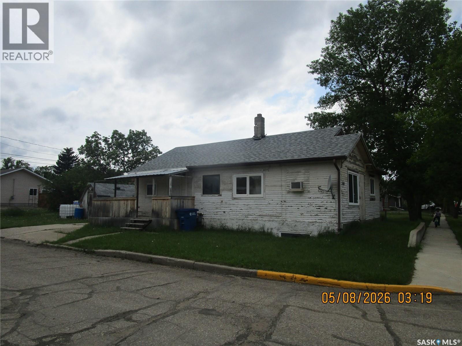 330 2ND AVENUE E Property Photo 1