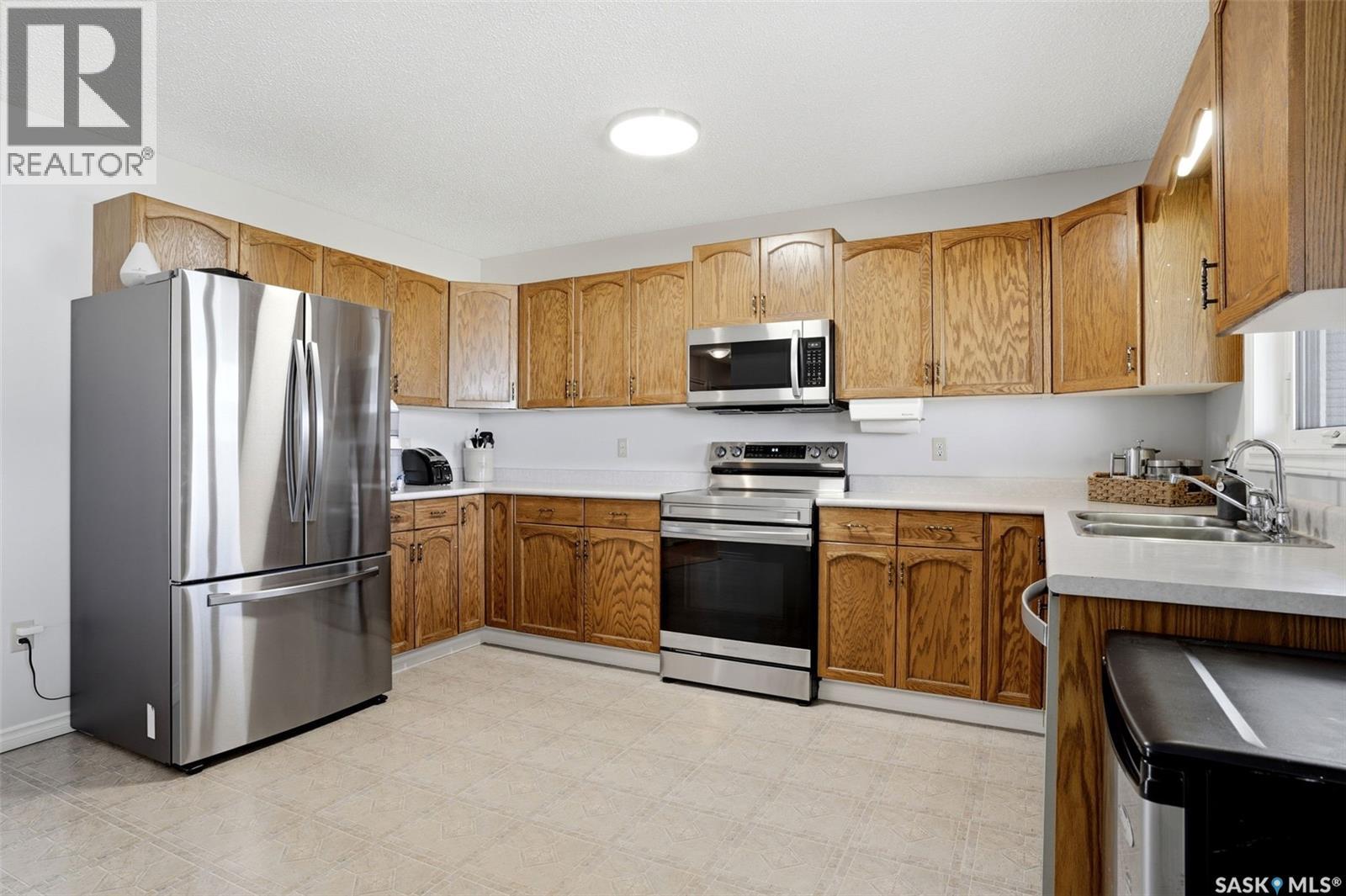 327 Coteau Street Property Photo 8