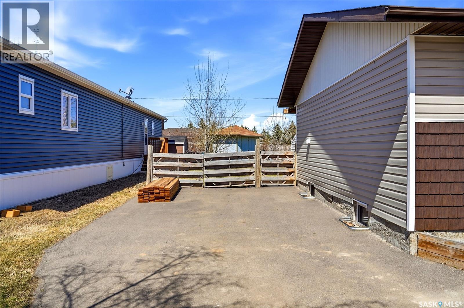 327 Coteau Street Property Photo 43
