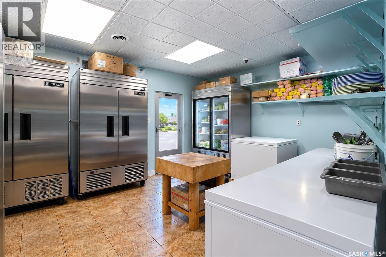 D & E 835 Broadway Avenue Property Photo 10