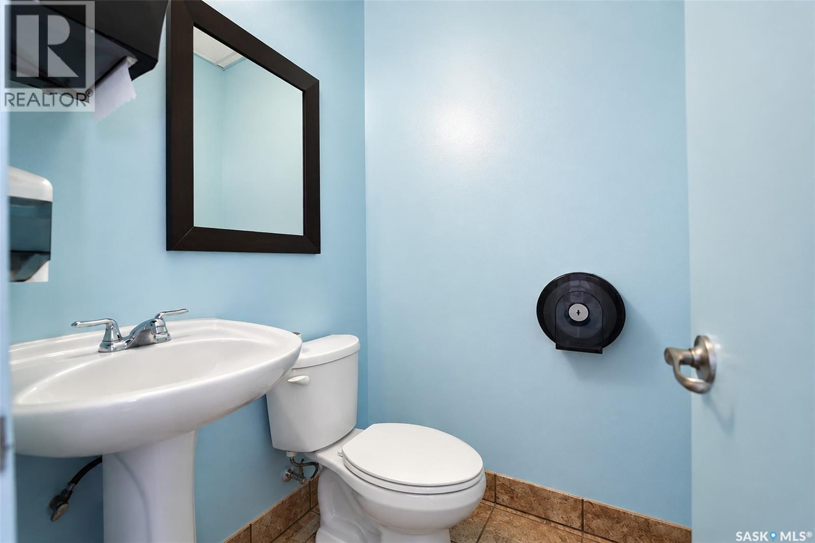 D & E 835 Broadway Avenue Property Photo 21