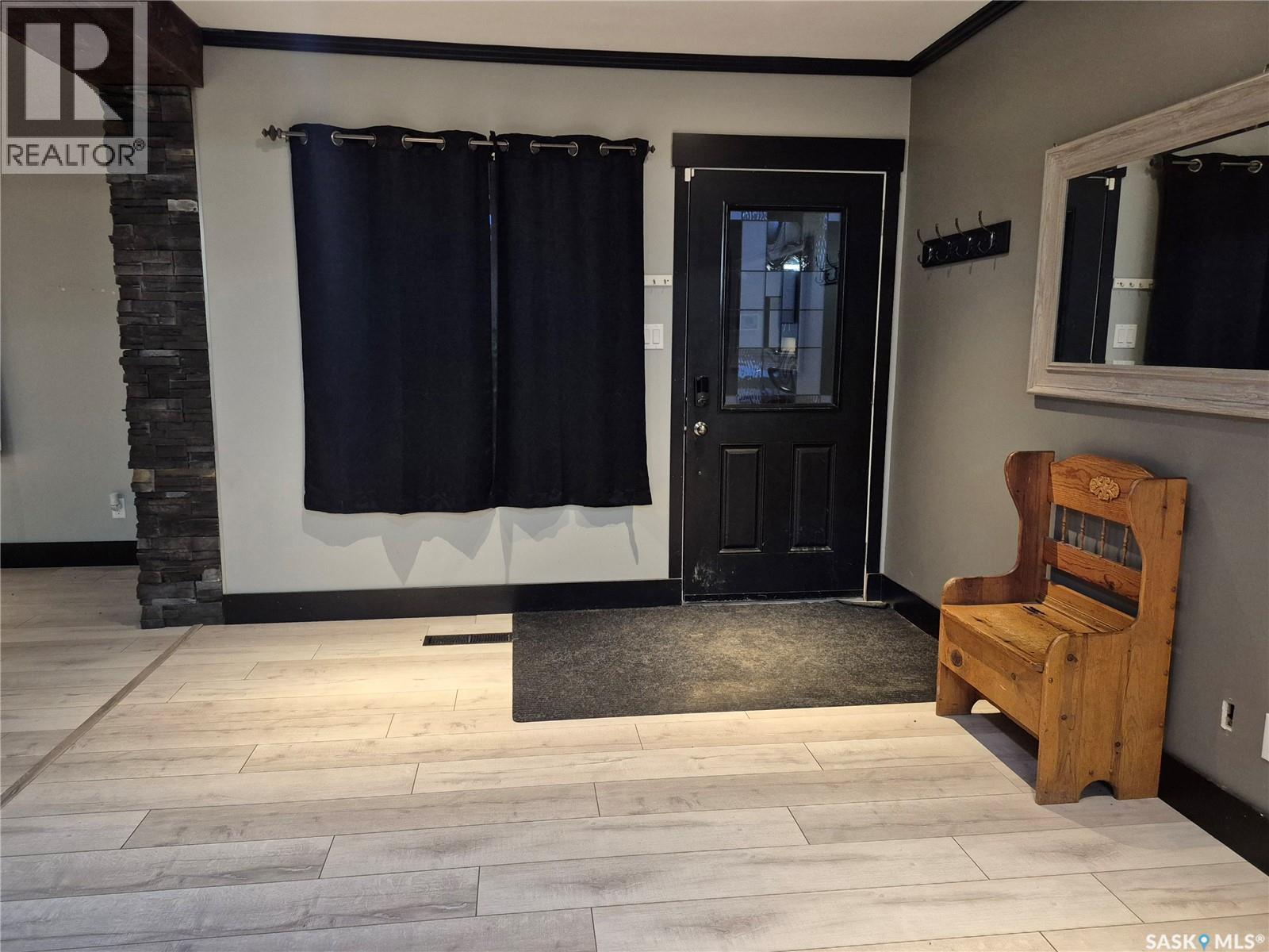 826 Chaplin Street E Property Photo 2