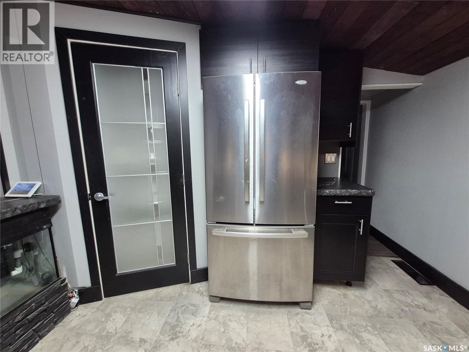 826 Chaplin Street E Property Photo 5