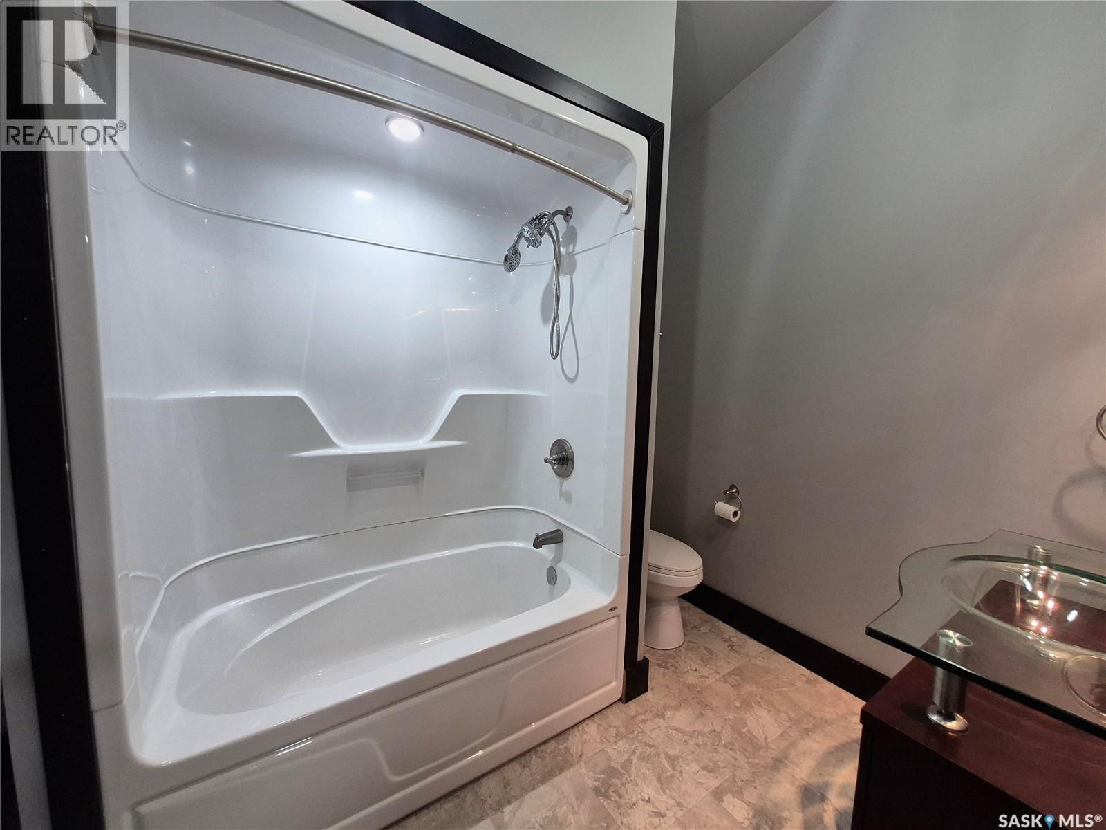 826 Chaplin Street E Property Photo 15