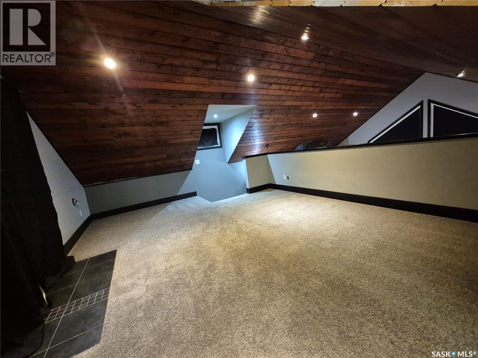 826 Chaplin Street E Property Photo 20