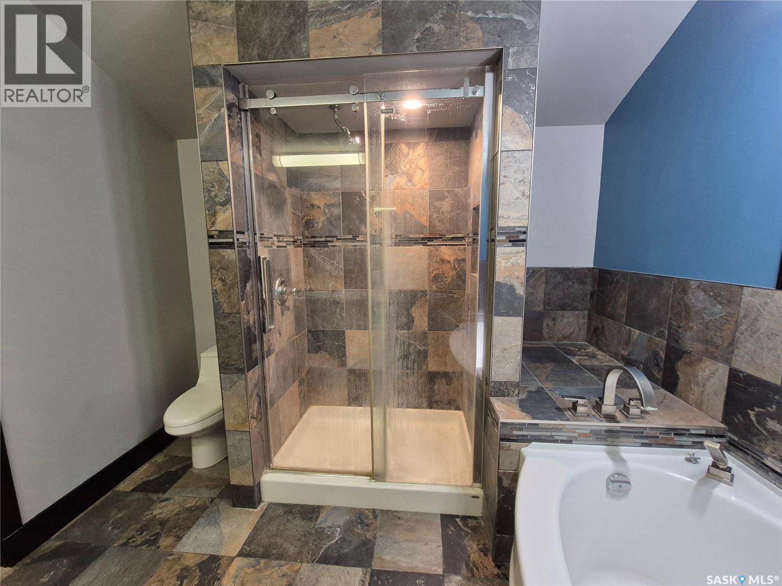 826 Chaplin Street E Property Photo 22