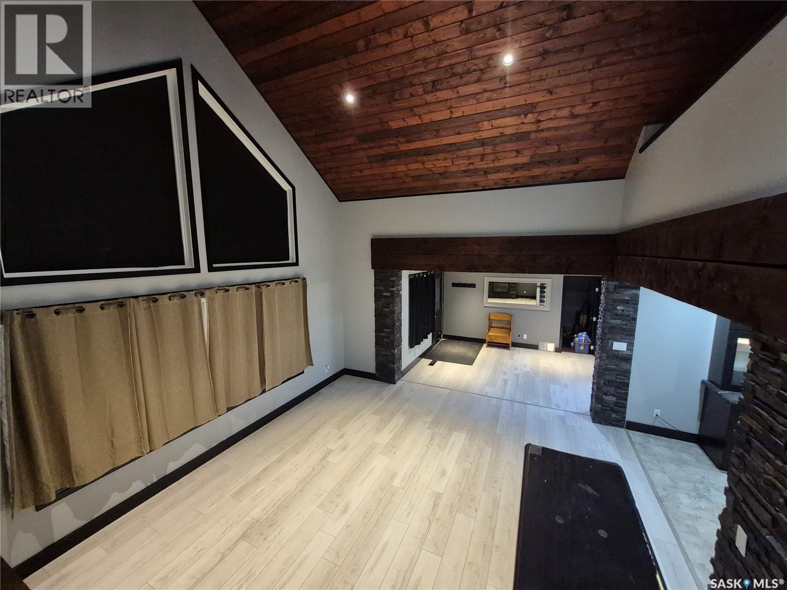 826 Chaplin Street E Property Photo 24