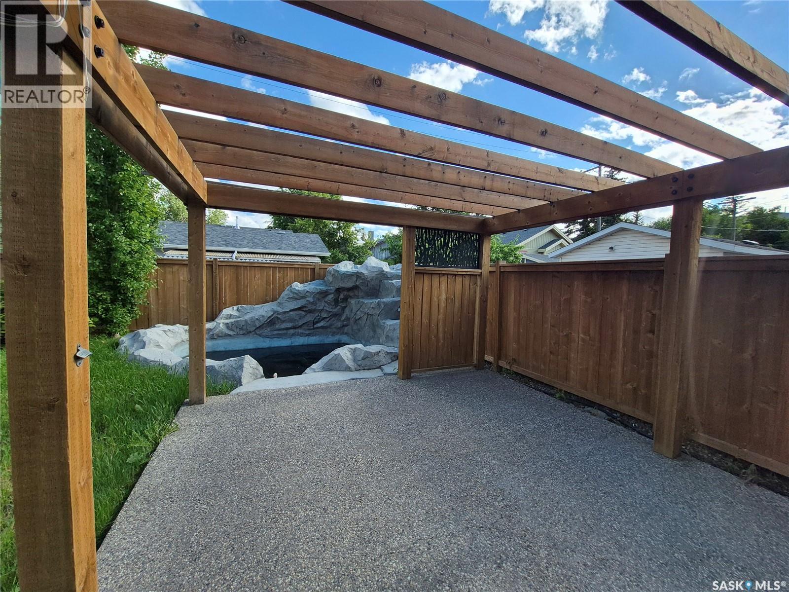 826 Chaplin Street E Property Photo 28