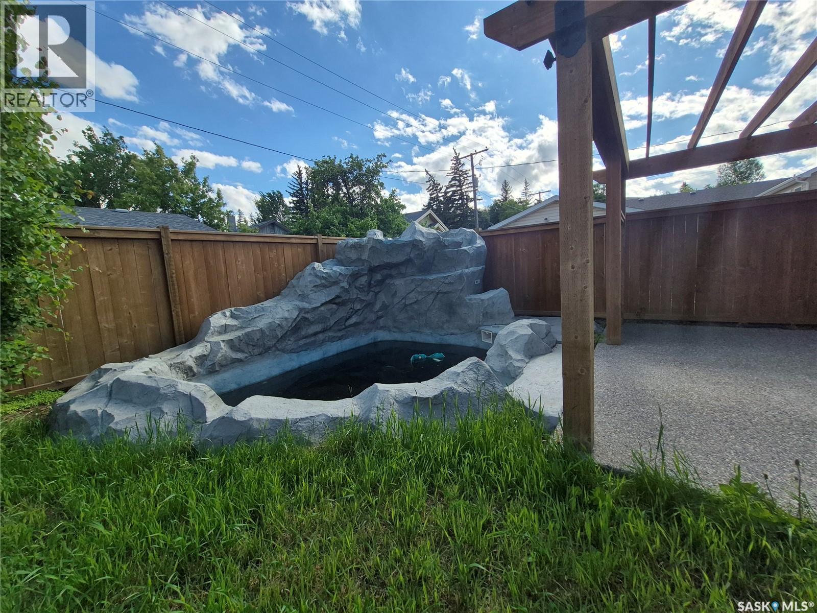 826 Chaplin Street E Property Photo 29