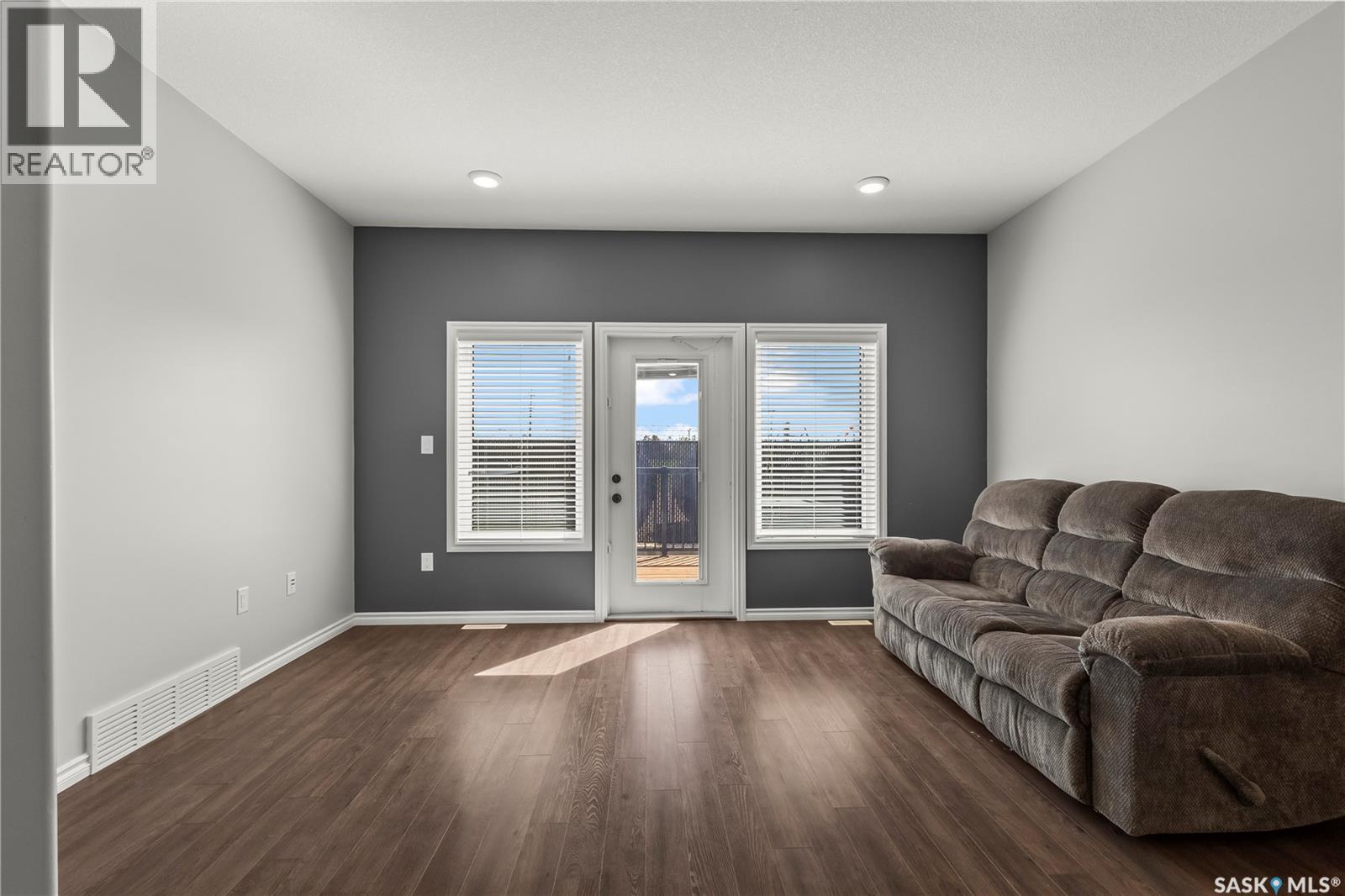 20 550 Southwood Drive Property Photo 14