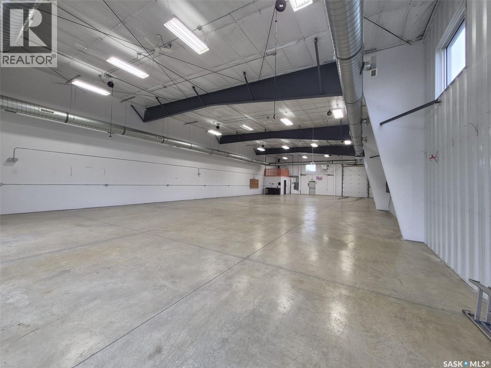 1 464 Broadway Street E Property Photo 13