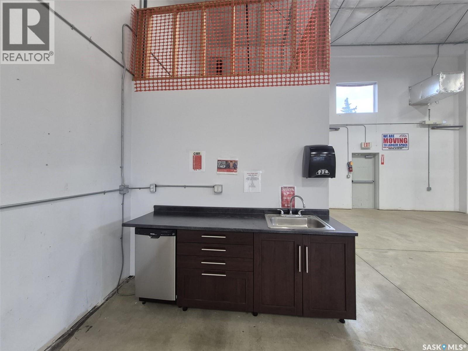 1 464 Broadway Street E Property Photo 20
