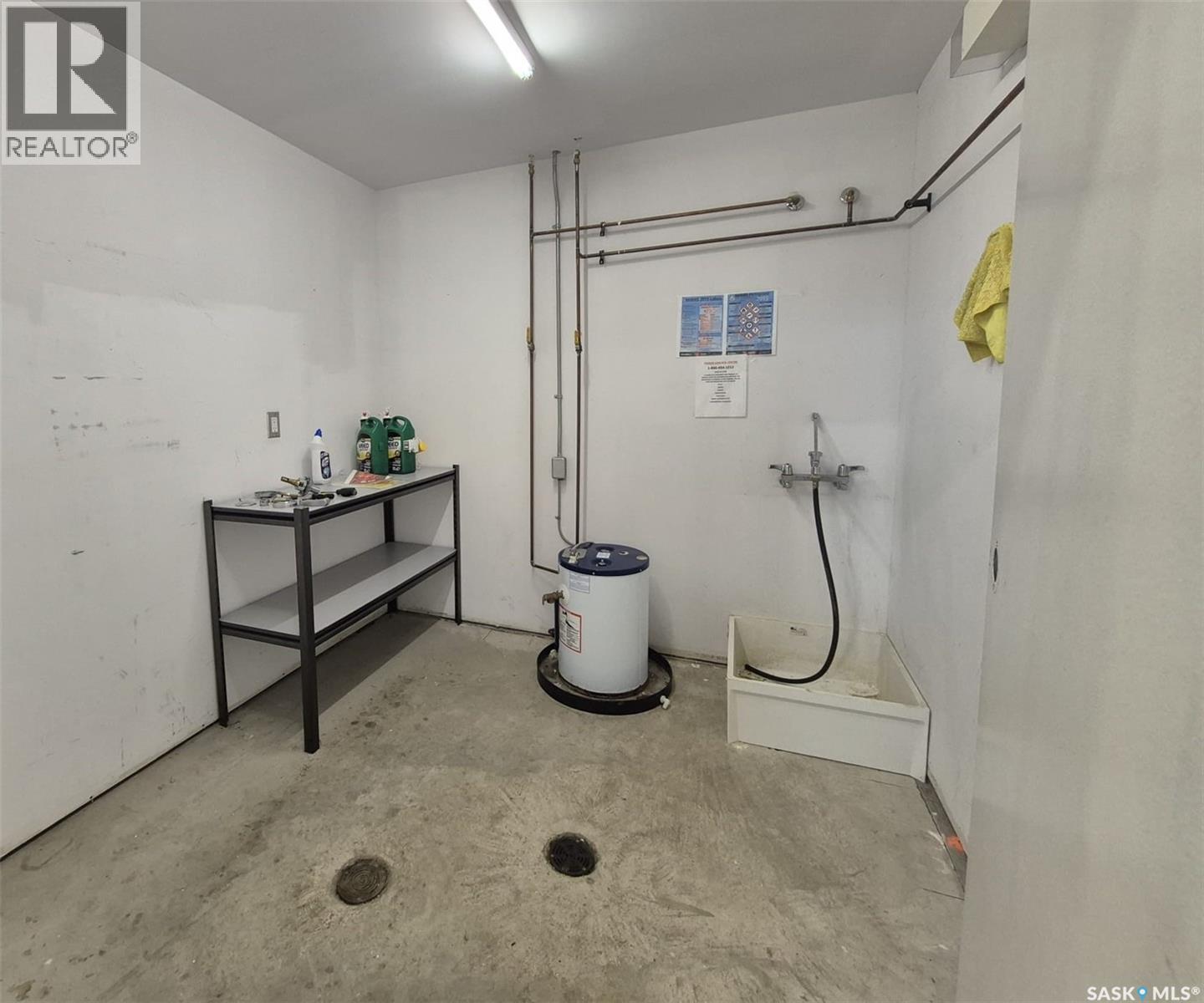 1 464 Broadway Street E Property Photo 22