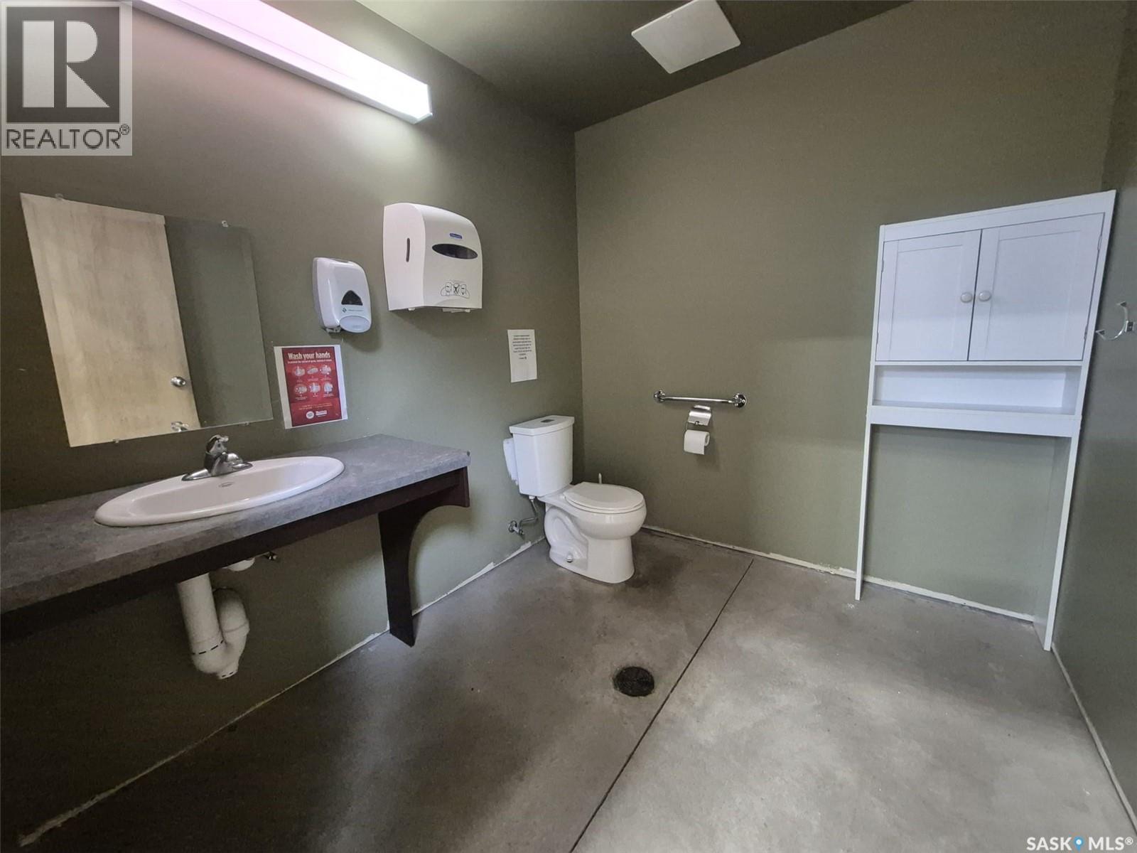 1 464 Broadway Street E Property Photo 23