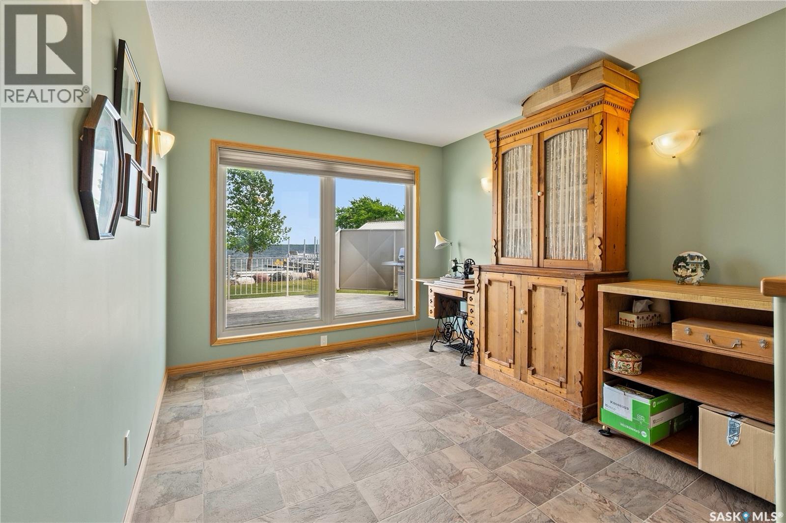 400 Lakeshore Drive Property Photo 18