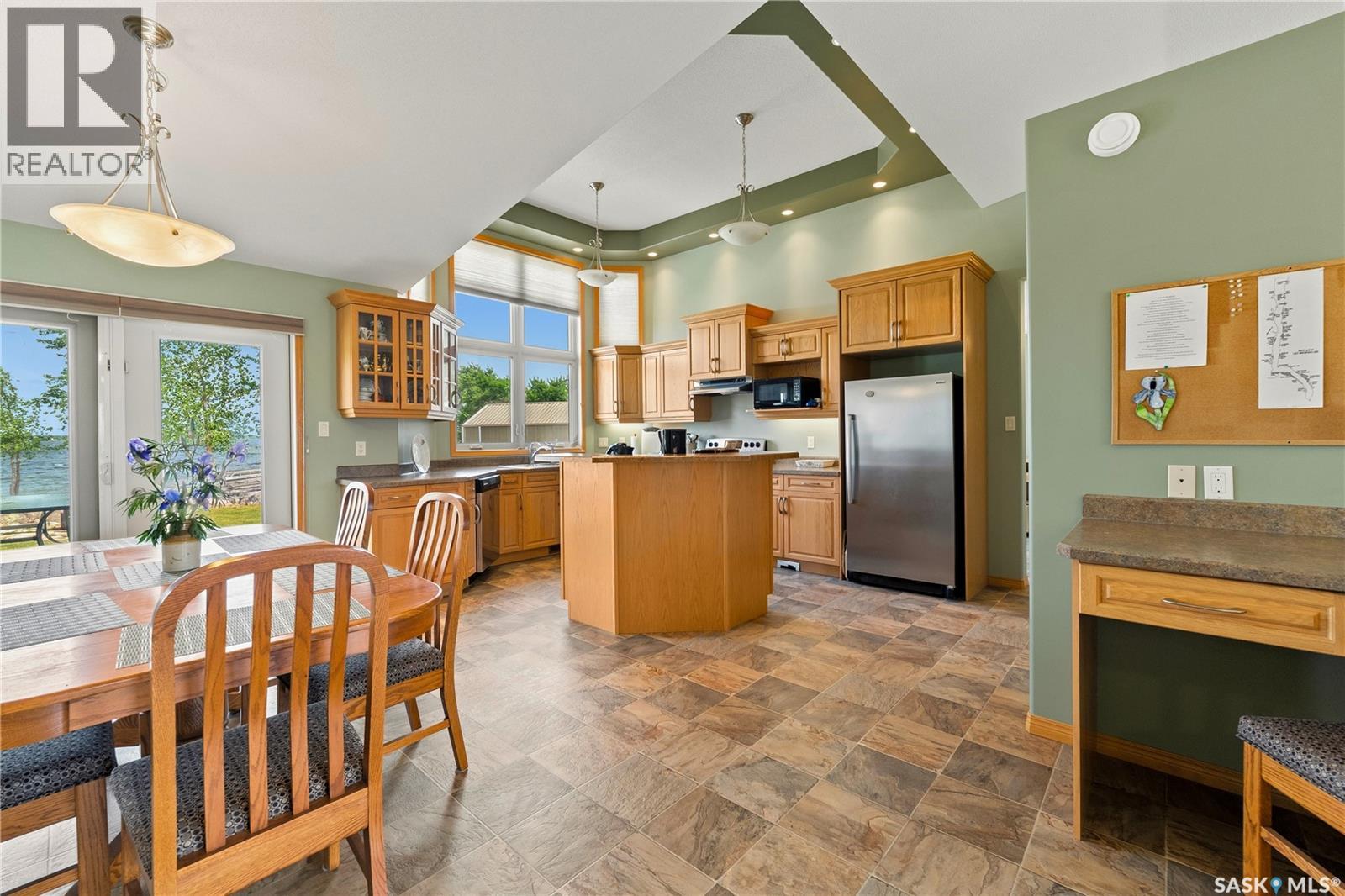 400 Lakeshore Drive Property Photo 21