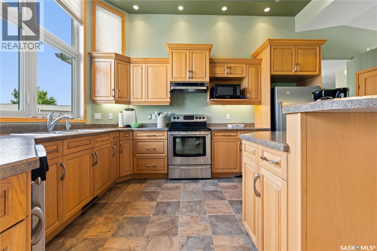 400 Lakeshore Drive Property Photo 23