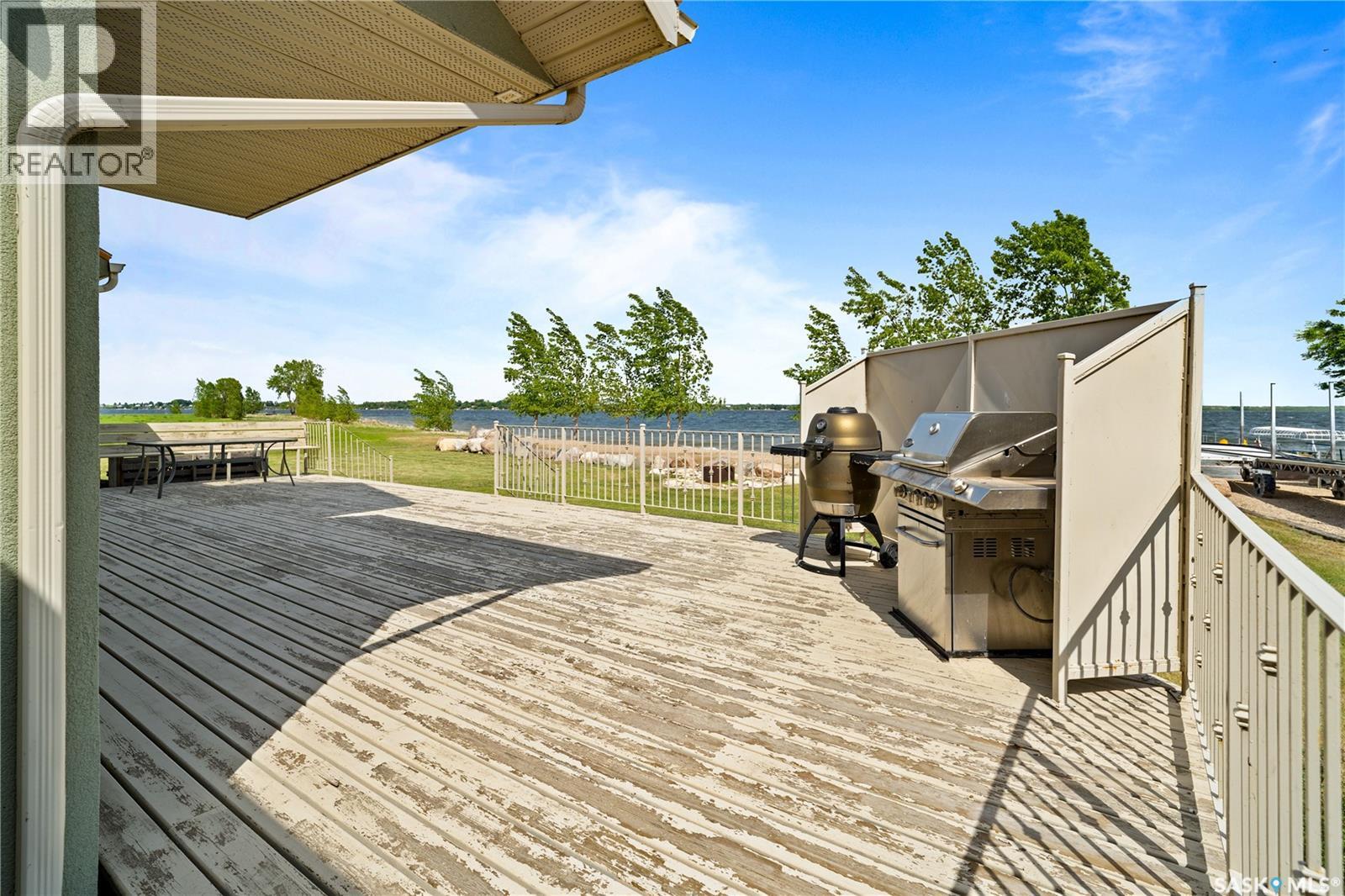 400 Lakeshore Drive Property Photo 28