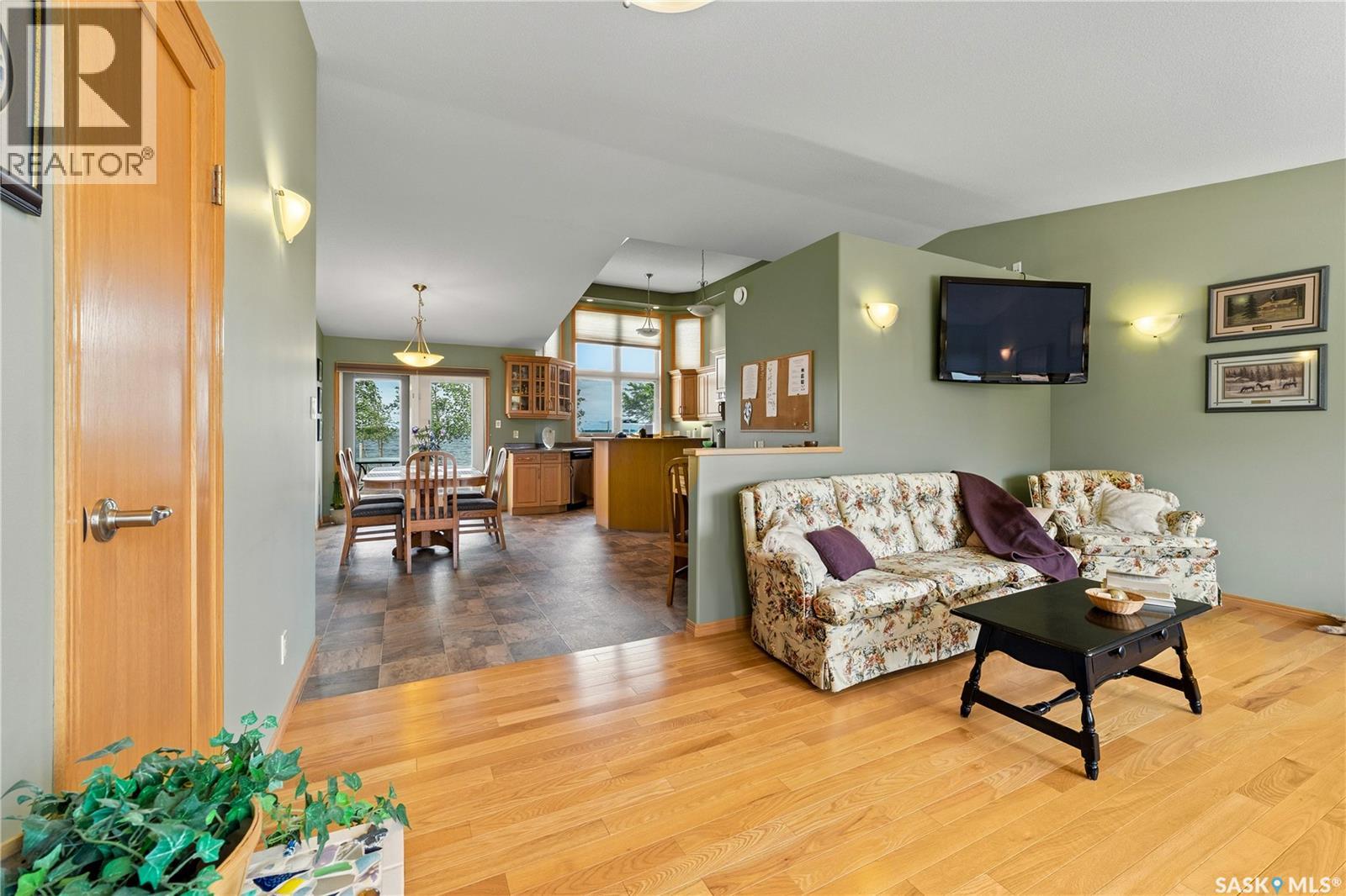 400 Lakeshore Drive Property Photo 32