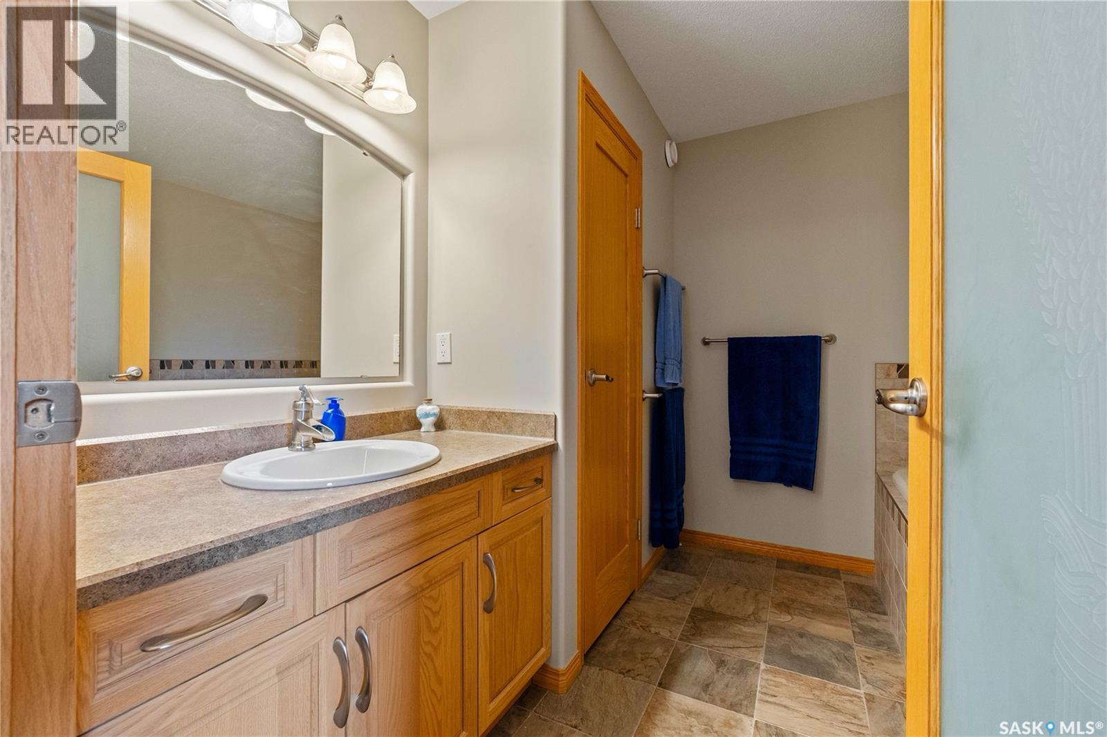 400 Lakeshore Drive Property Photo 42