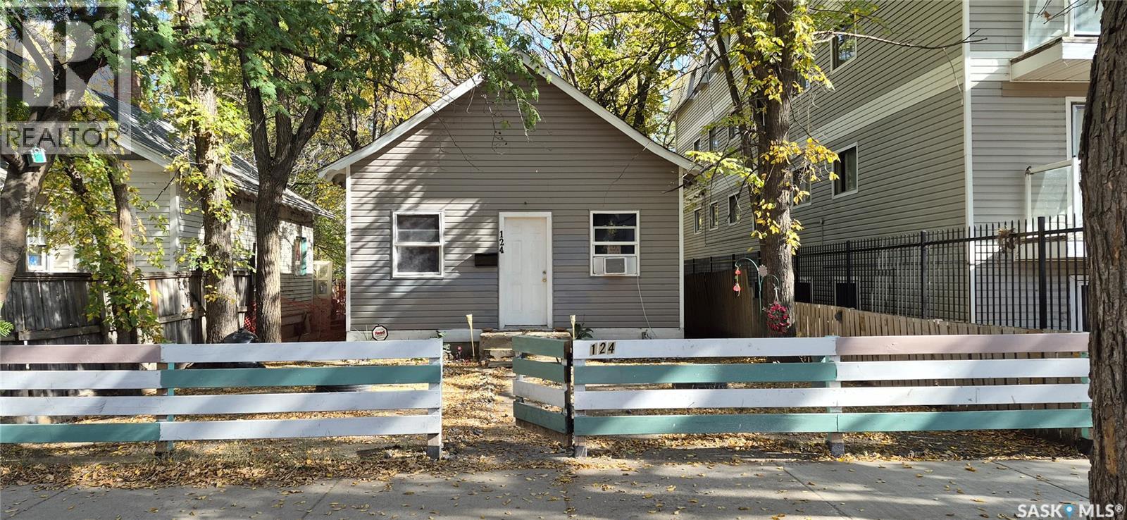 124 O AVENUE S Property Photo 1
