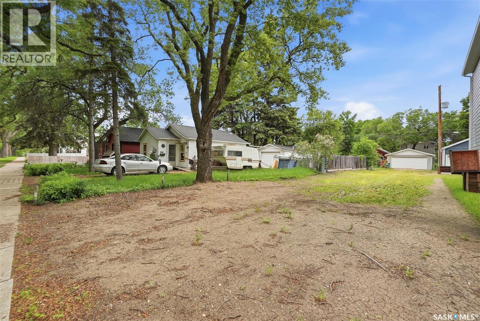 233 1st Street E Property Photo 3