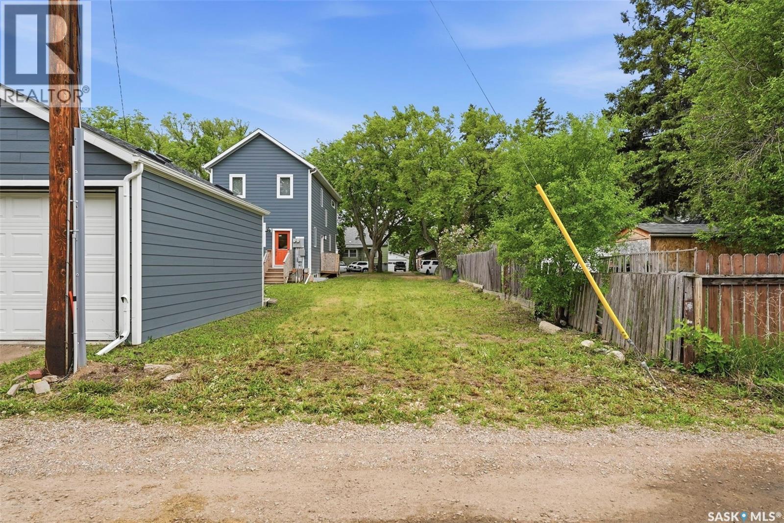 233 1st Street E Property Photo 5