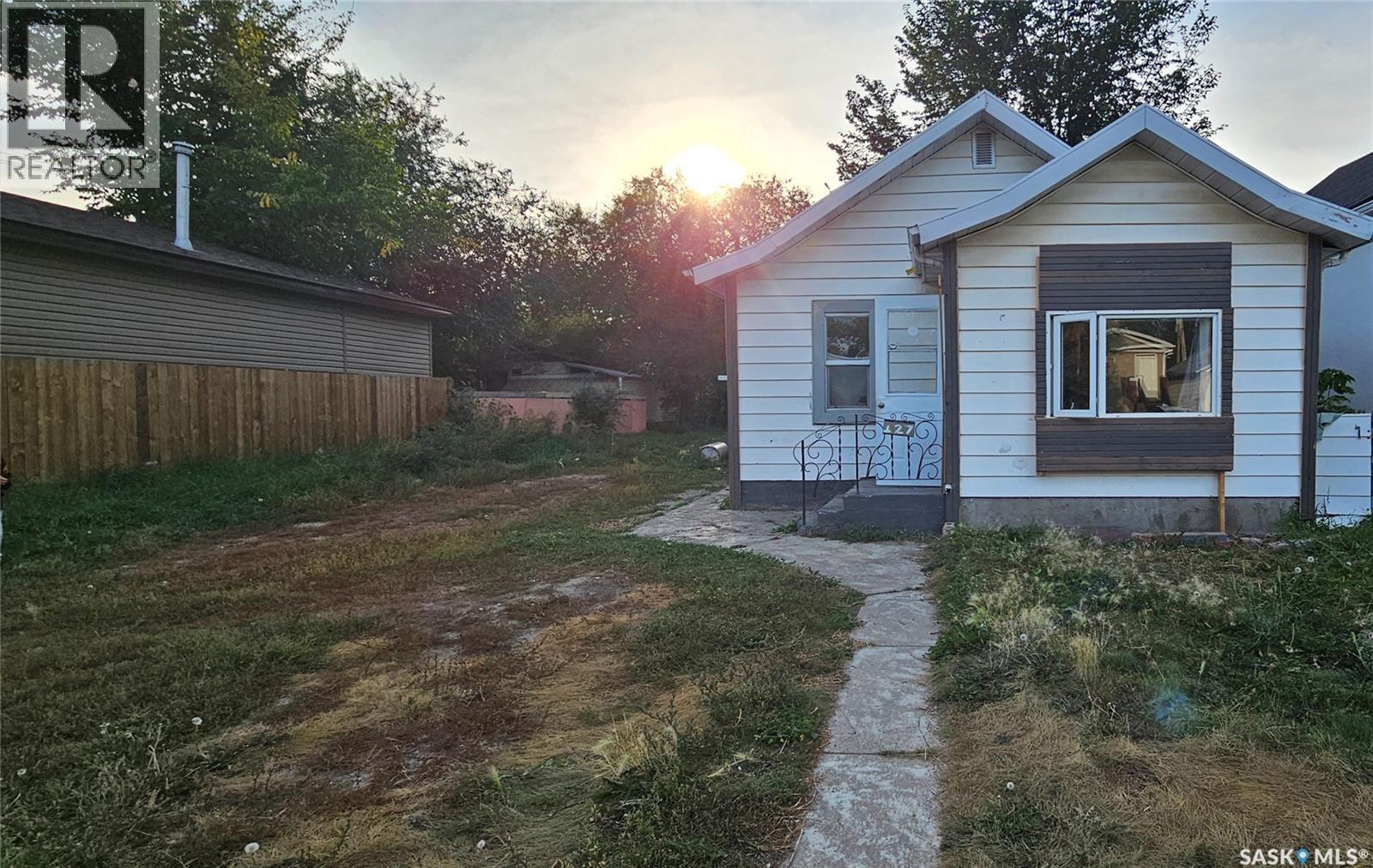 127 M AVENUE S Property Photo 1