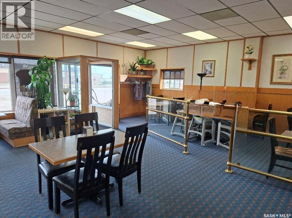 123 Railway Avenue E Property Photo 6