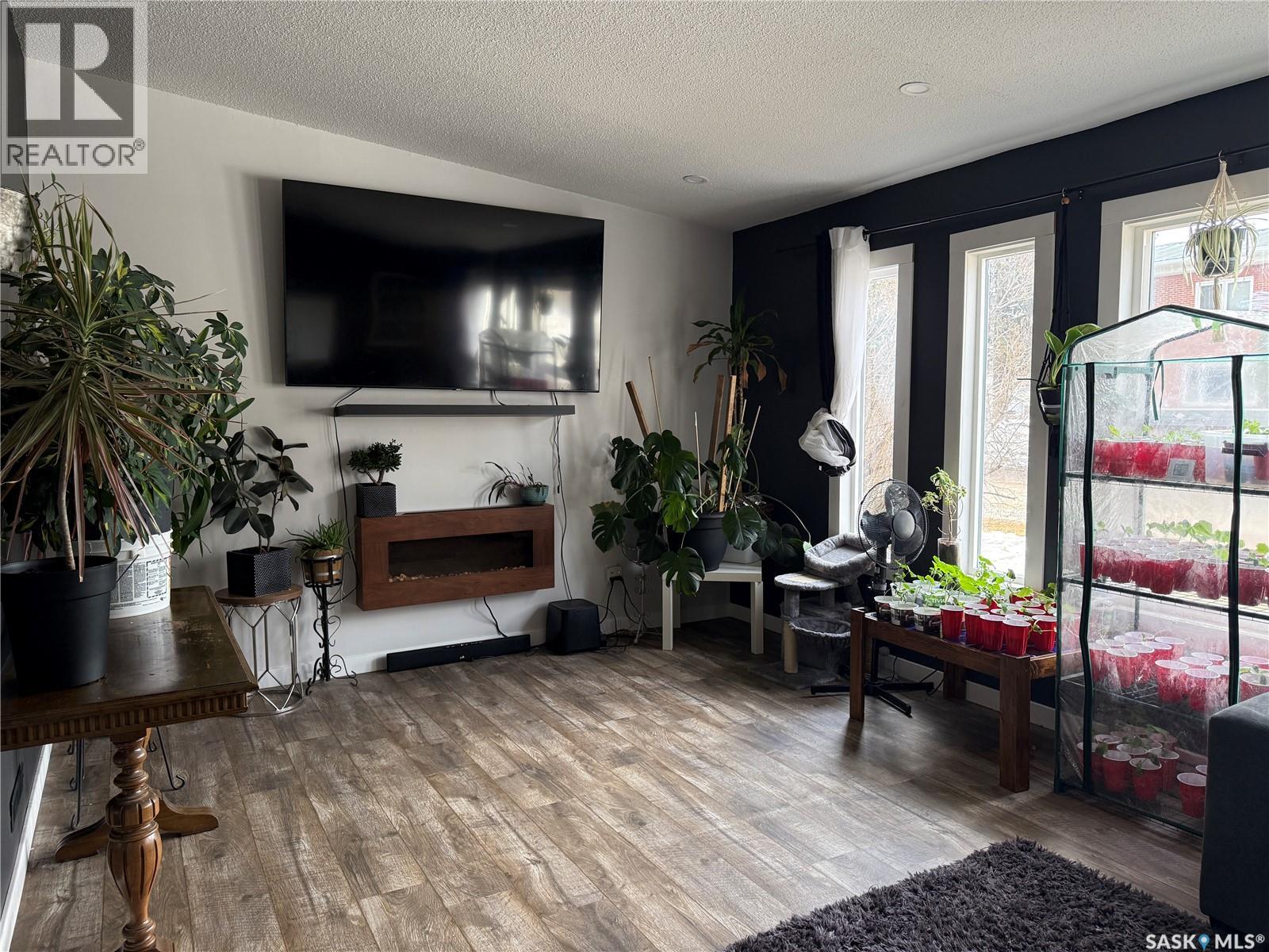 450 6th Street Property Photo 7