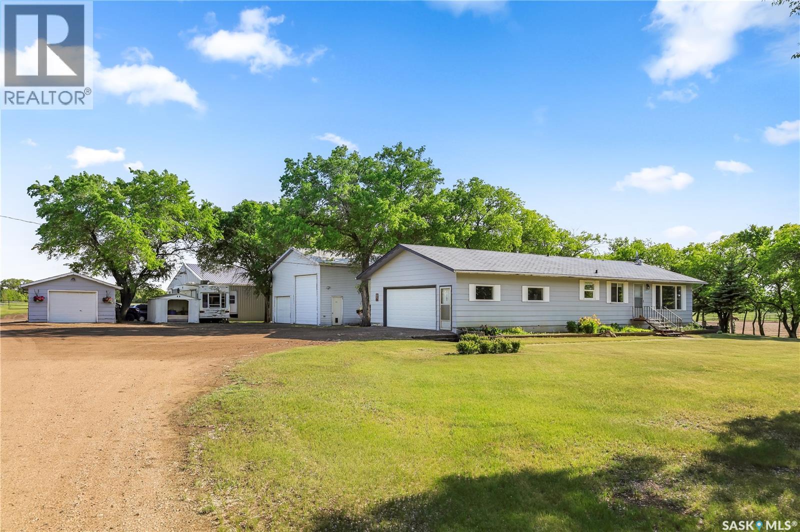 20 Vanscoy Rd Equine Acreage Property Photo 1