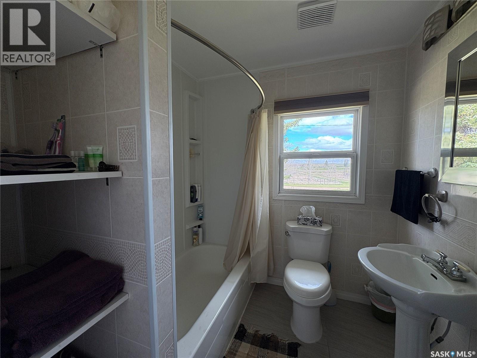 229 Calgary Street Property Photo 8