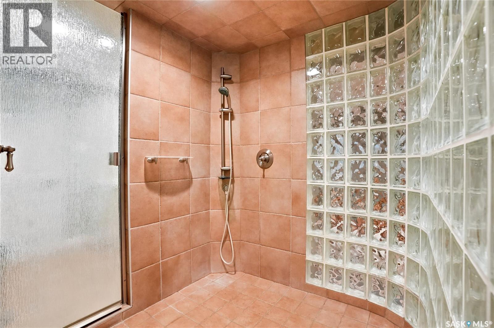 306 Saskatchewan Crescent E Property Photo 53