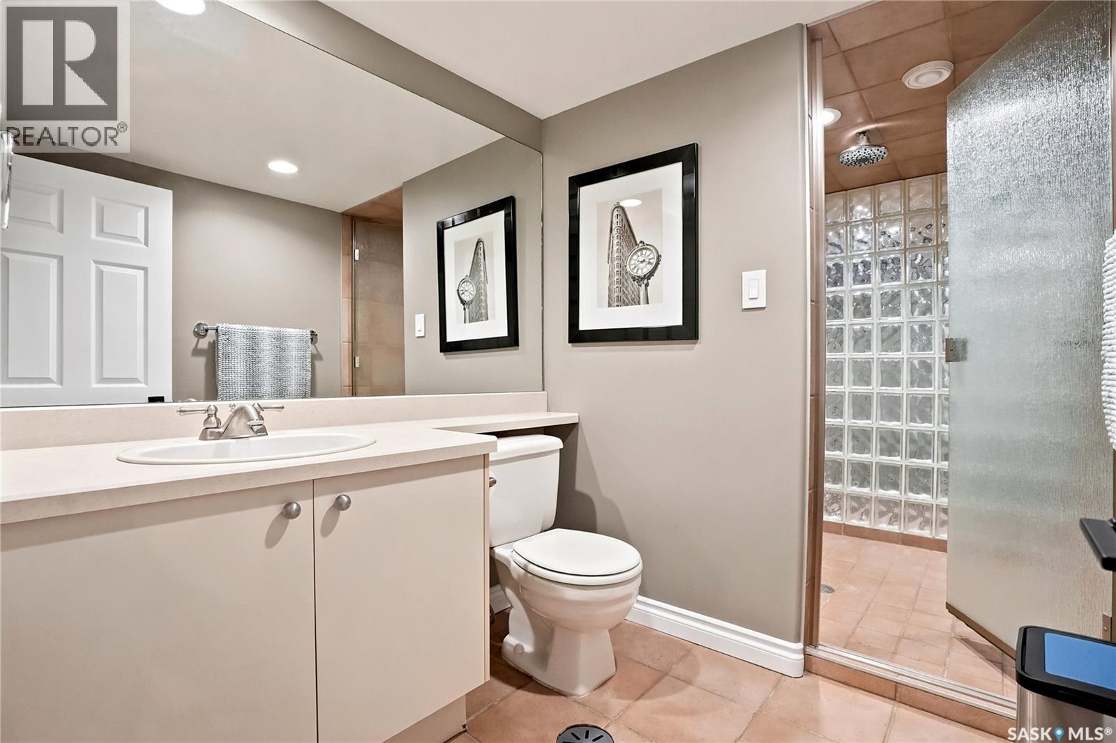 306 Saskatchewan Crescent E Property Photo 54