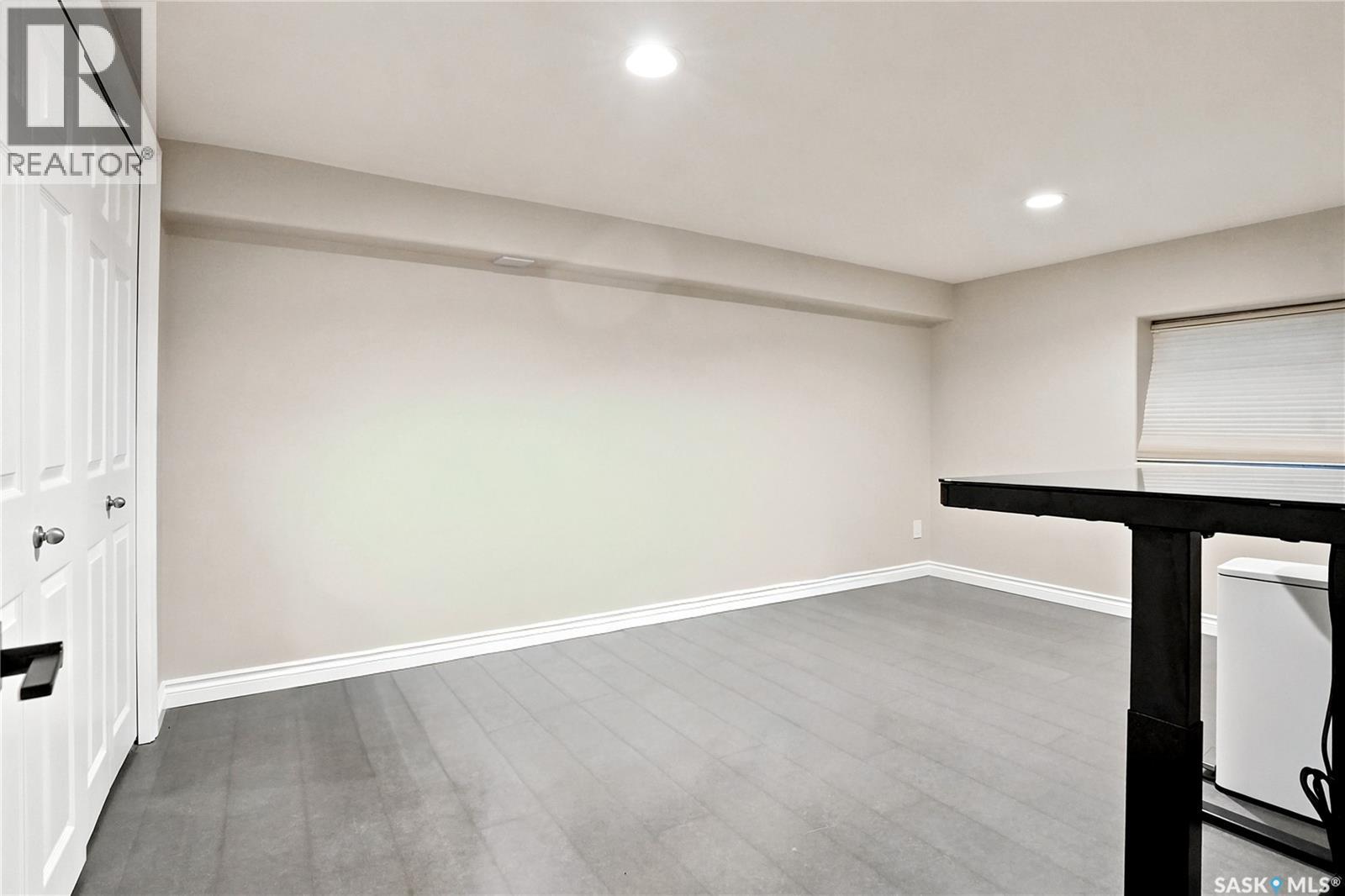 306 Saskatchewan Crescent E Property Photo 55