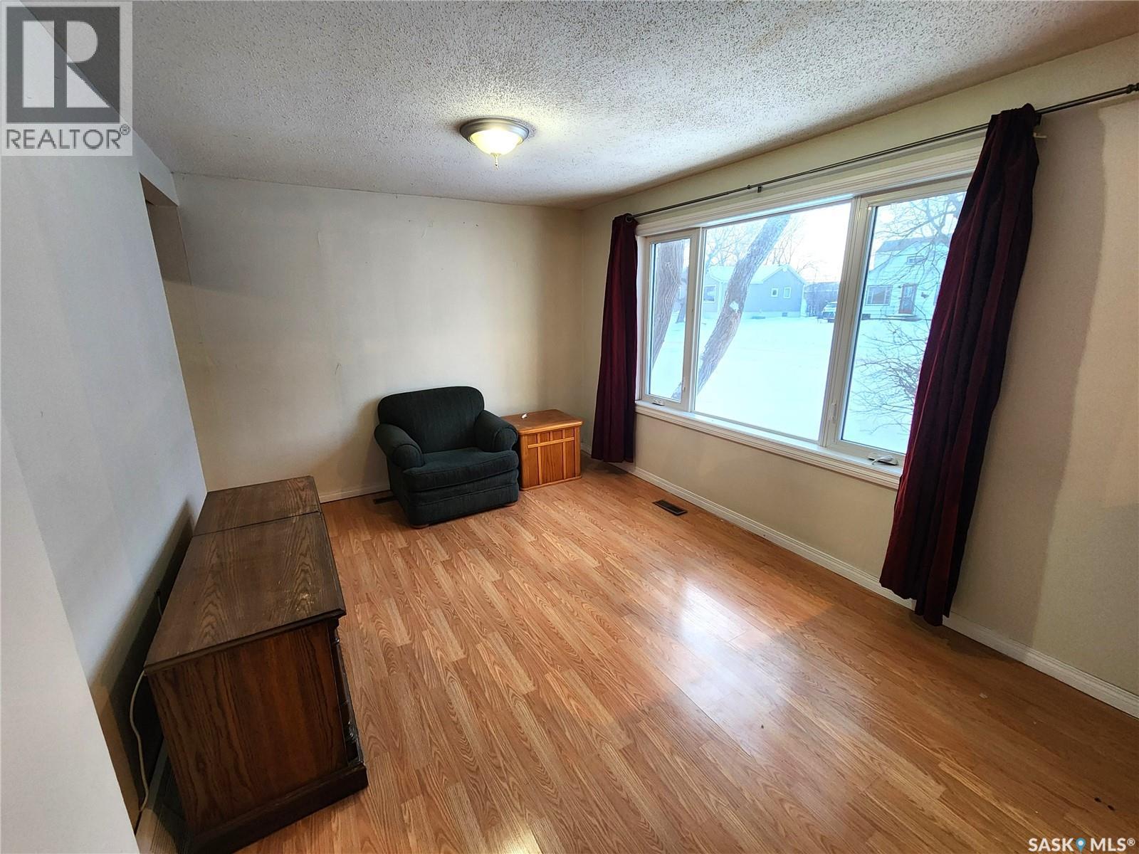 508 1st Avenue E Property Photo 4