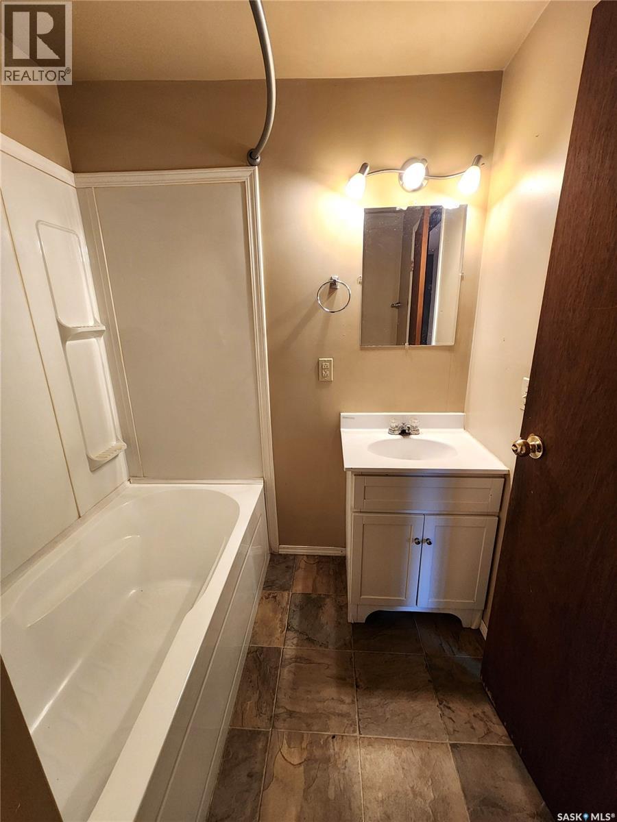 508 1st Avenue E Property Photo 7