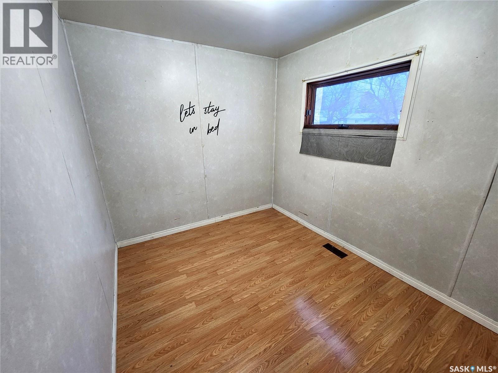 508 1st Avenue E Property Photo 10
