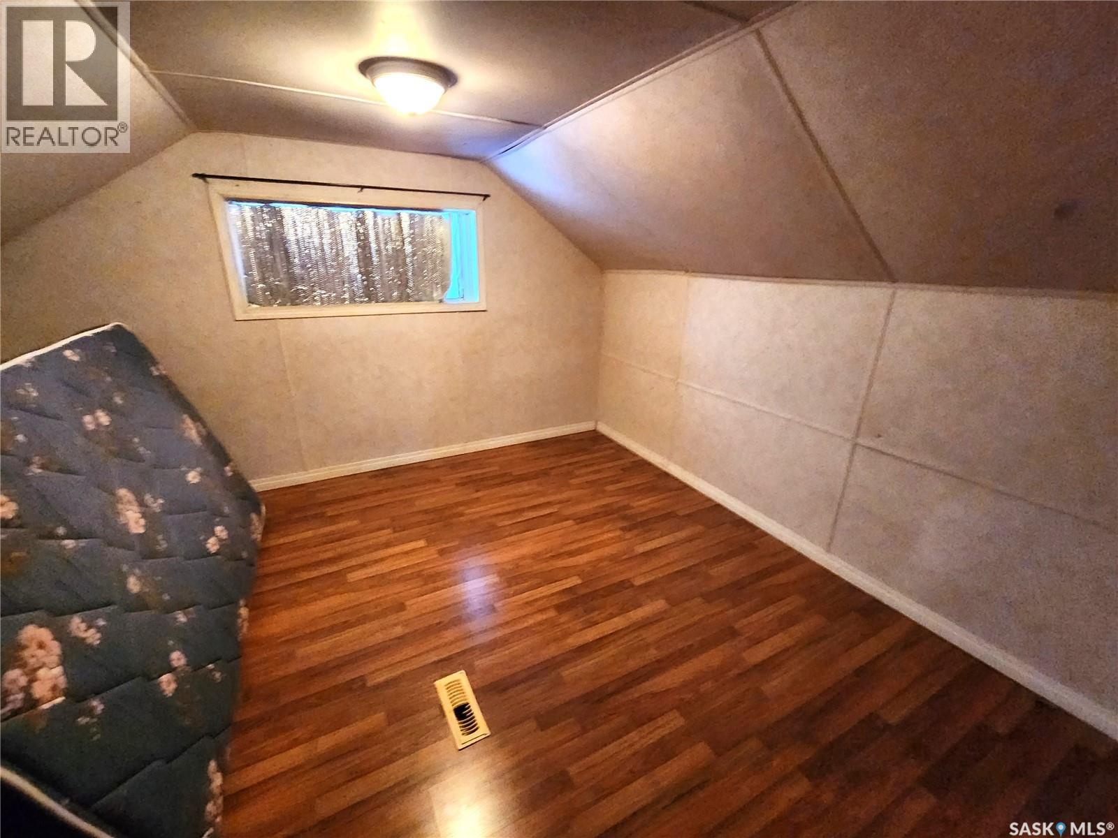 508 1st Avenue E Property Photo 15
